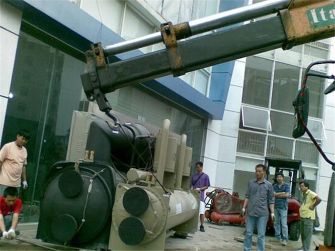 海淀区随车吊和汽车吊的核心区别是什么？哪种更省钱？